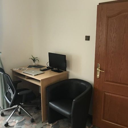 Hotel Otar Прага Екстериор снимка