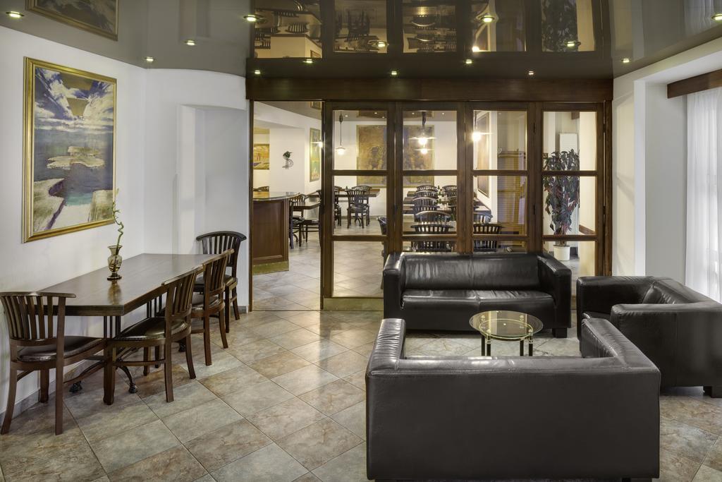 Hotel Otar Прага Екстериор снимка