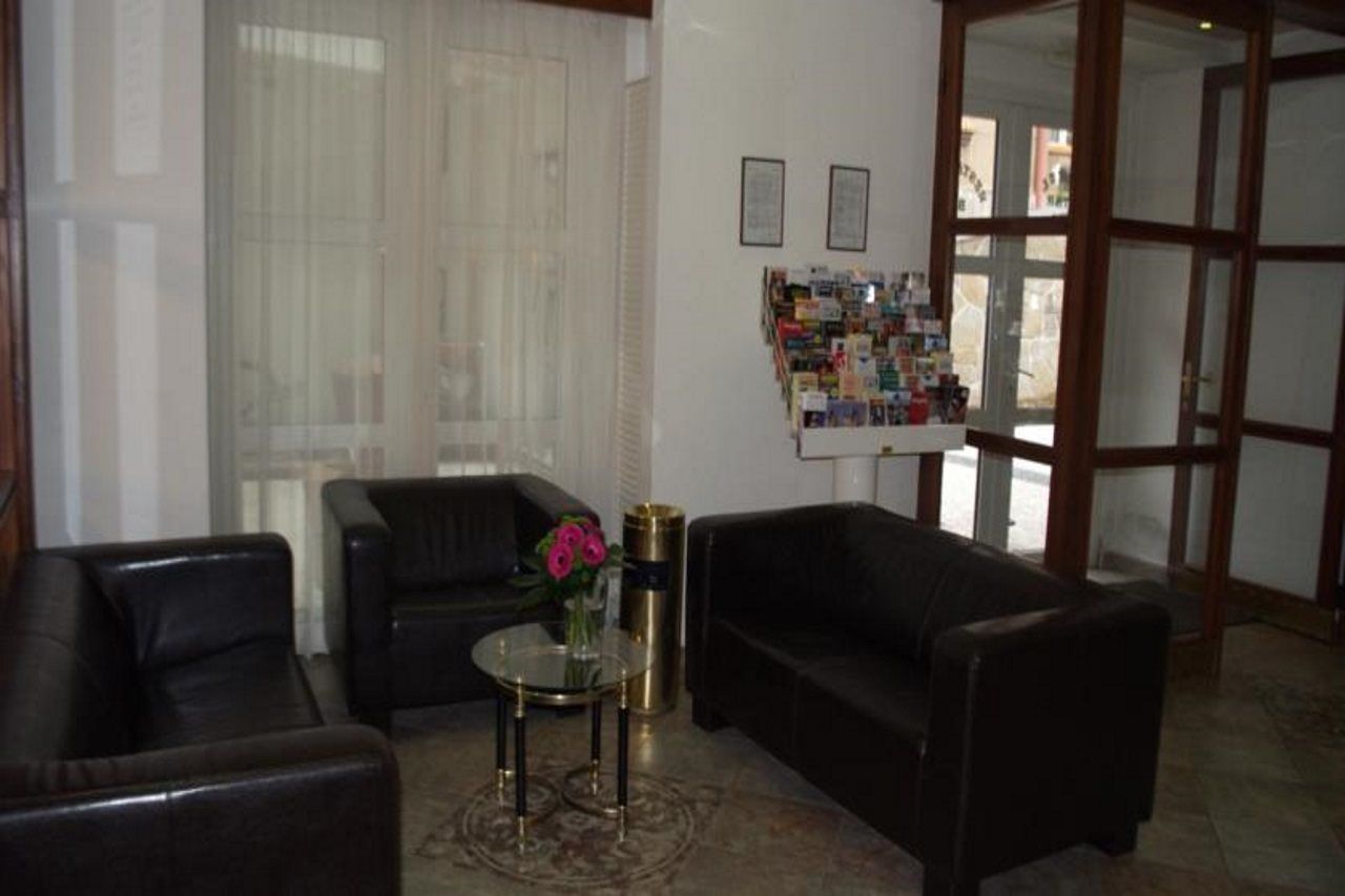 Hotel Otar Прага Екстериор снимка