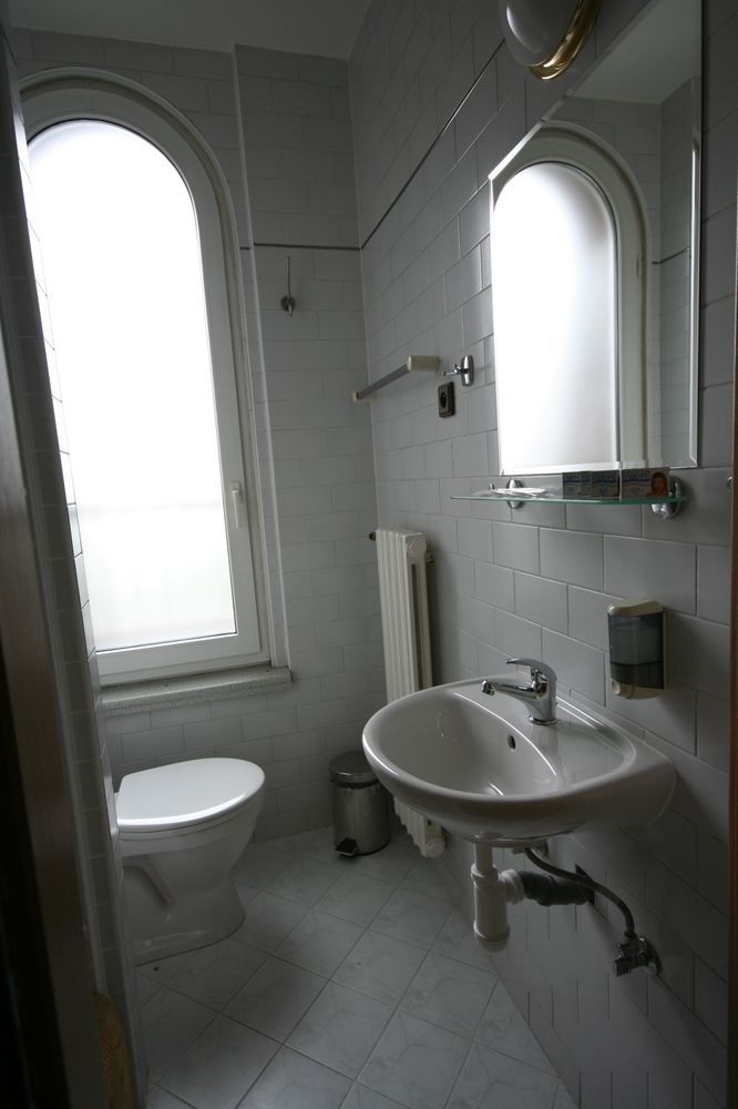 Hotel Otar Прага Екстериор снимка