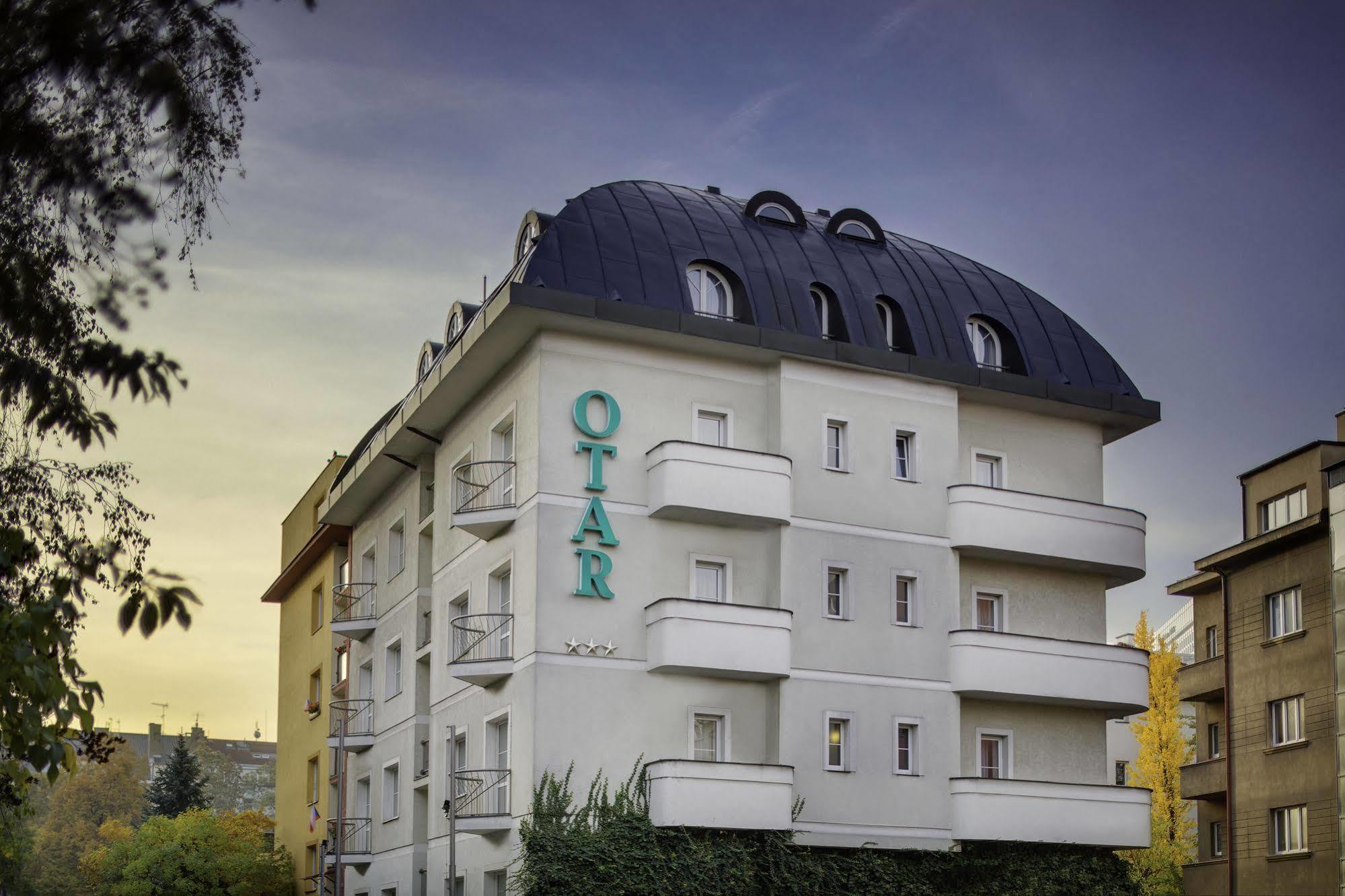 Hotel Otar Прага Екстериор снимка