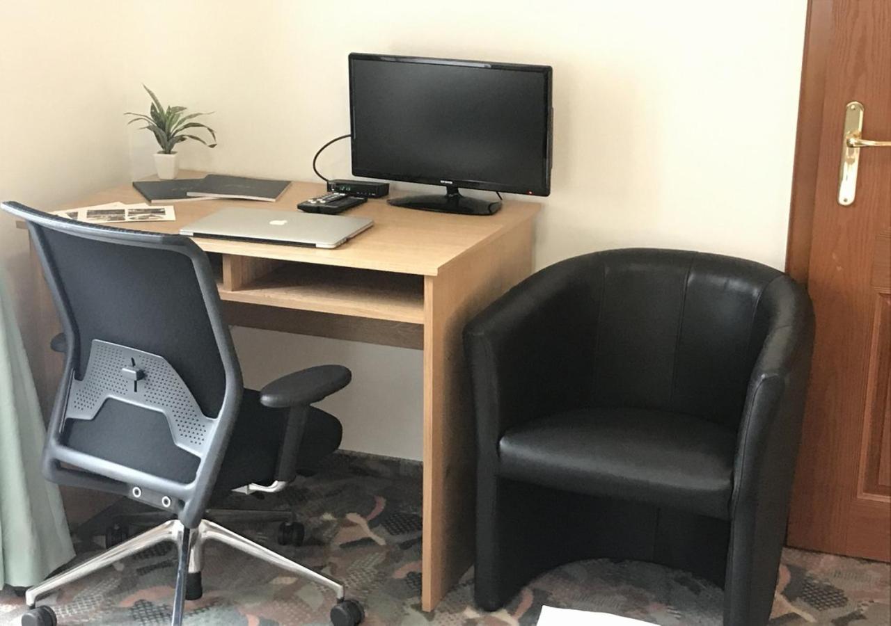Hotel Otar Прага Екстериор снимка