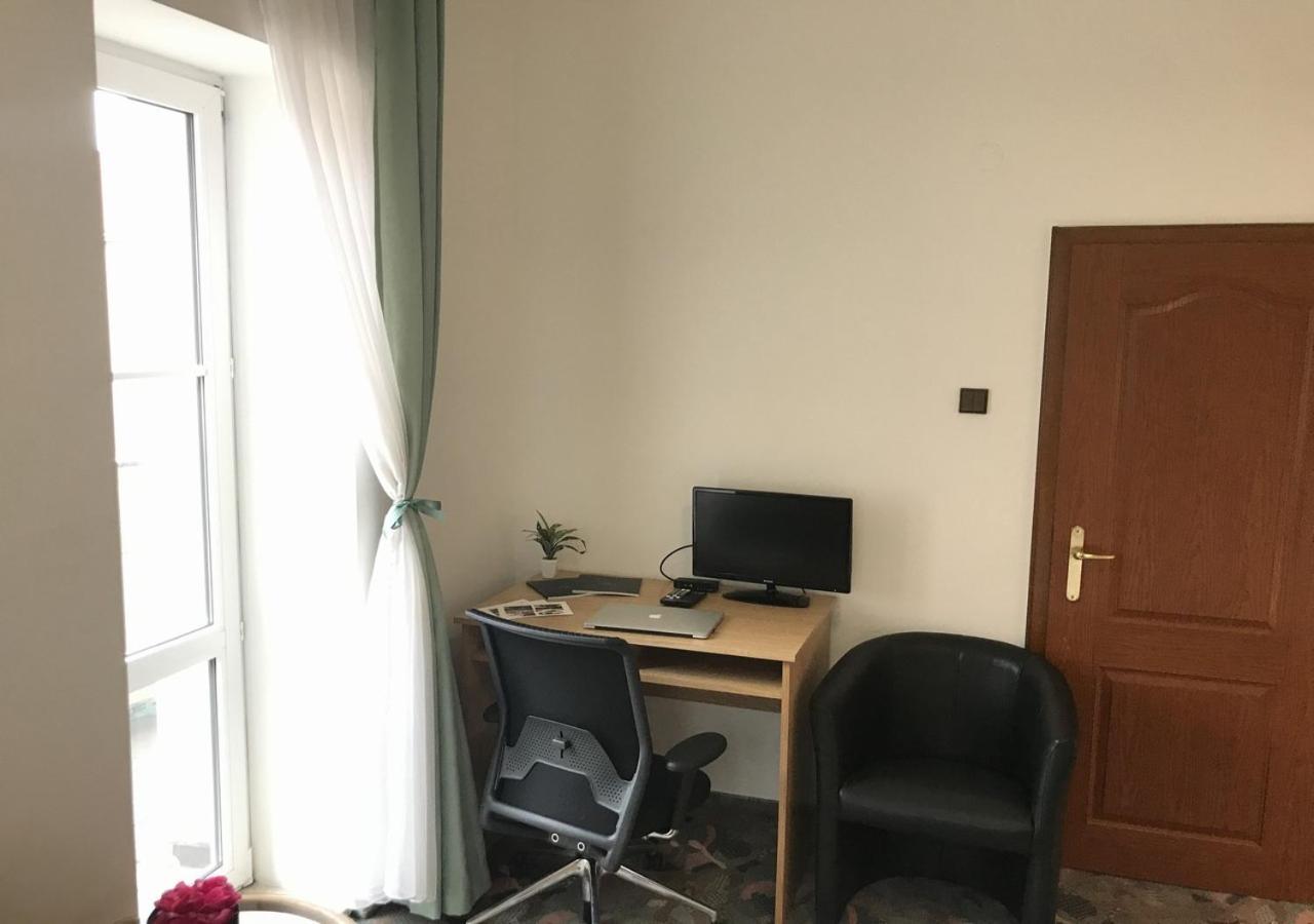 Hotel Otar Прага Екстериор снимка