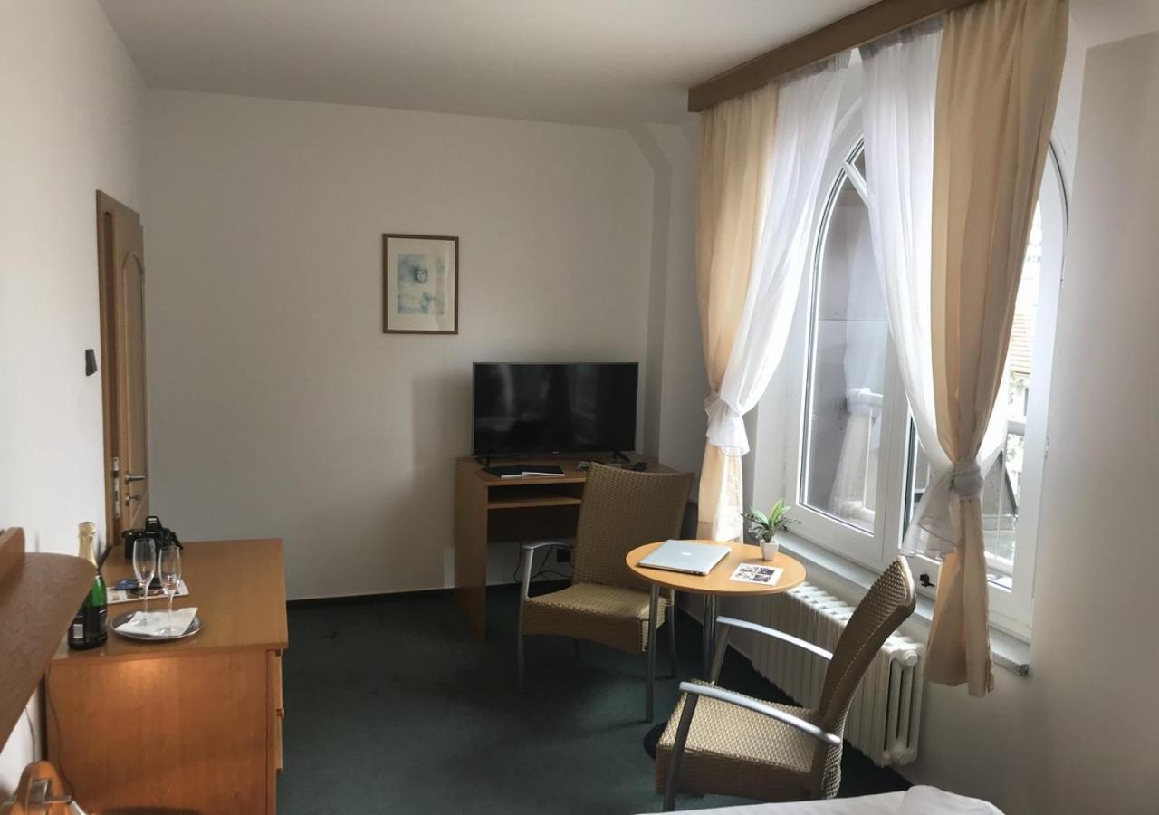 Hotel Otar Прага Екстериор снимка