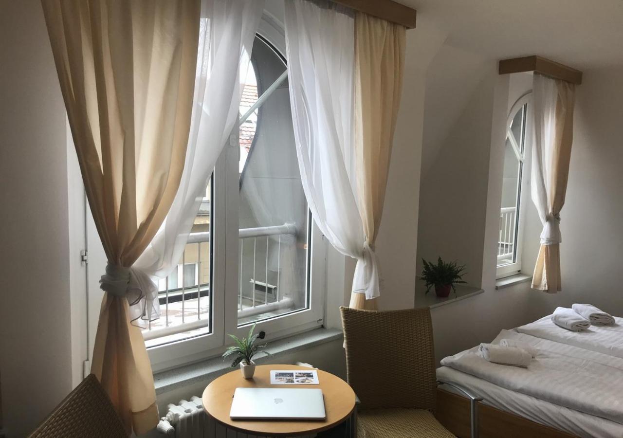 Hotel Otar Прага Екстериор снимка