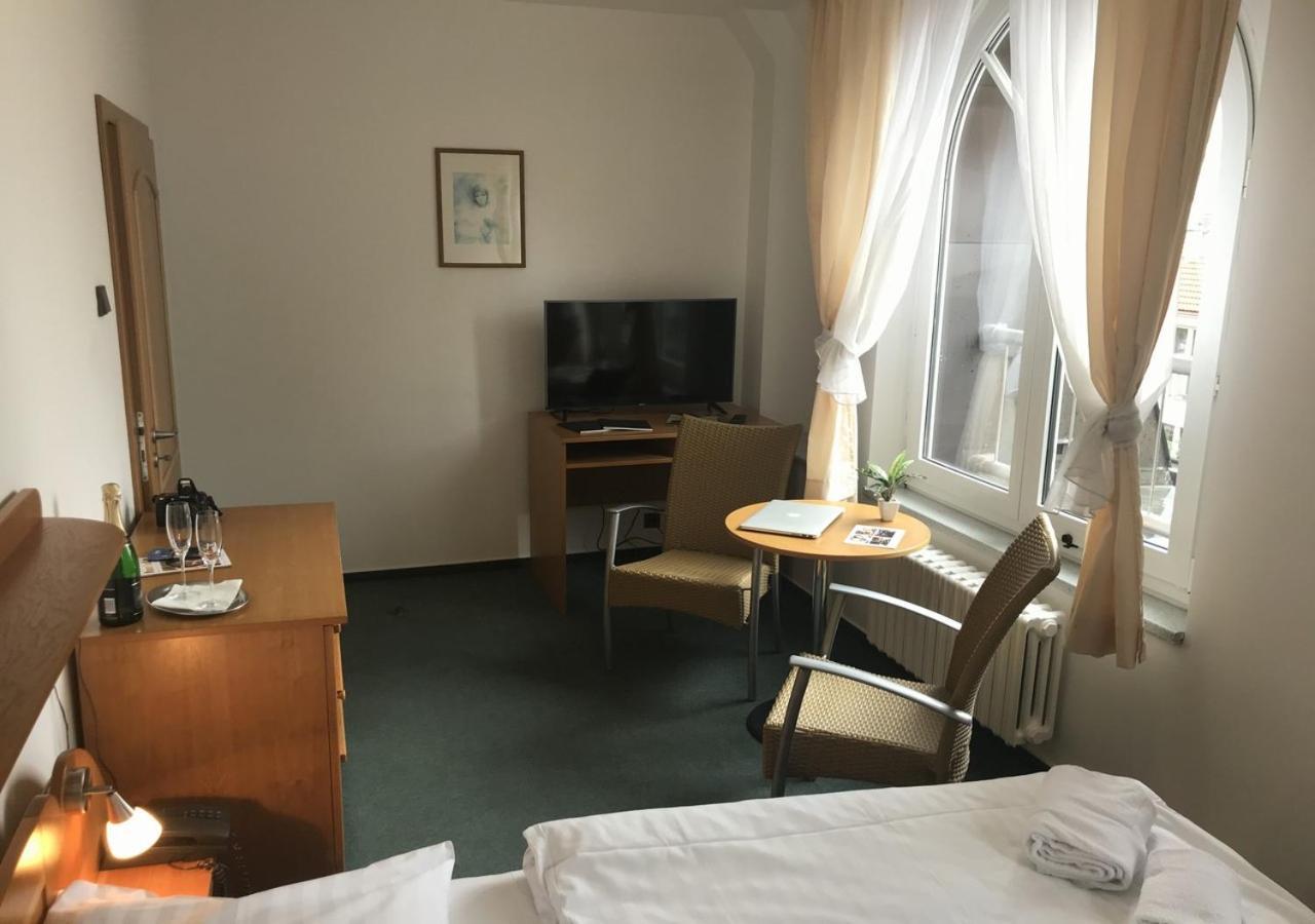 Hotel Otar Прага Екстериор снимка