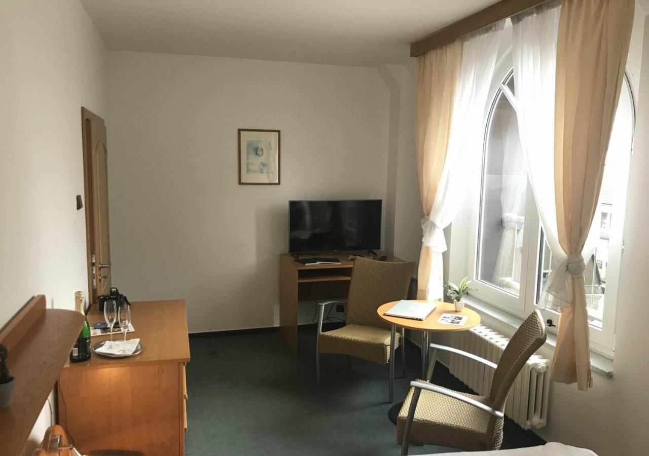 Hotel Otar Прага Екстериор снимка