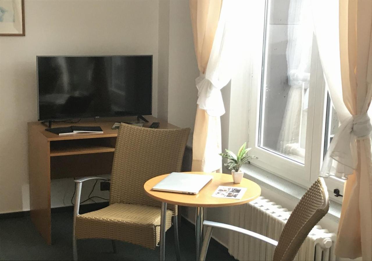 Hotel Otar Прага Екстериор снимка